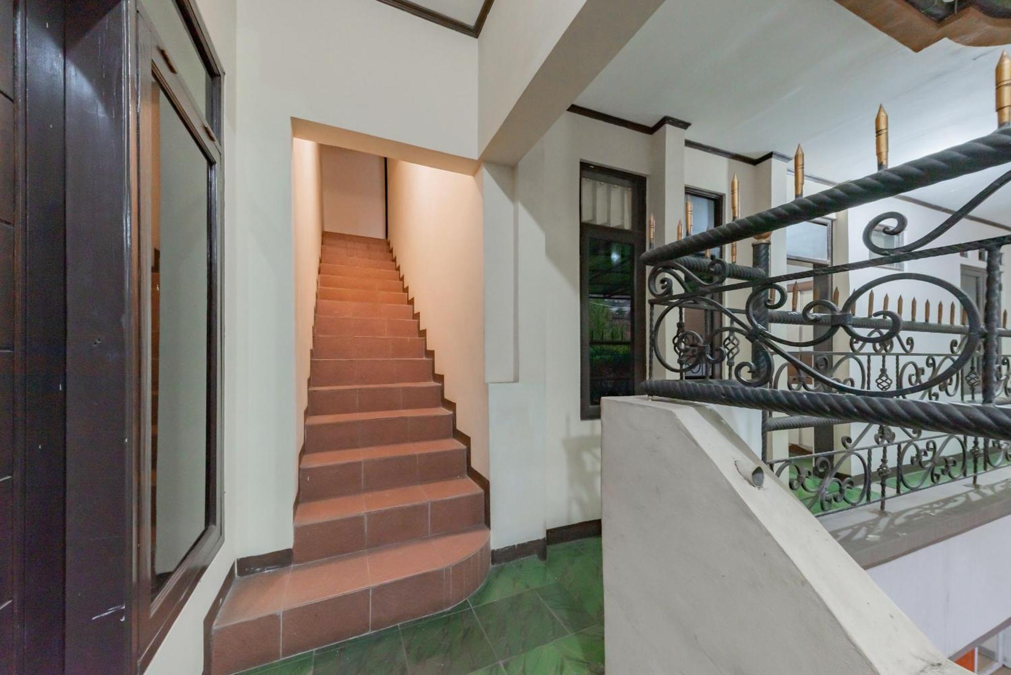 Hotel Reddoorz Near Cikole Lembang Exterior foto