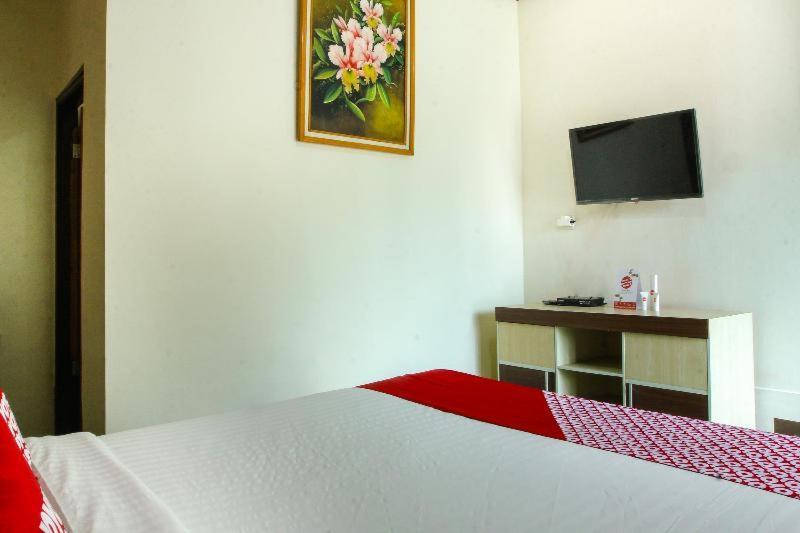 Hotel Reddoorz Near Cikole Lembang Habitación foto