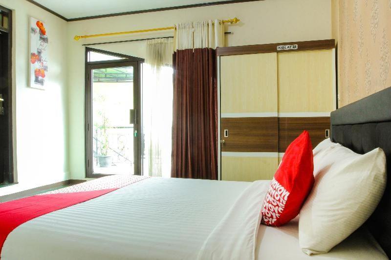 Hotel Reddoorz Near Cikole Lembang Habitación foto